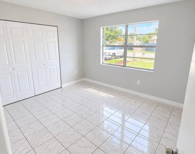 20620 Nw 26th Court - Photo Thumbnail 5