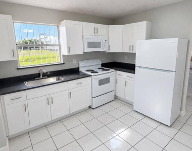 20620 Nw 26th Court - Photo Thumbnail 9