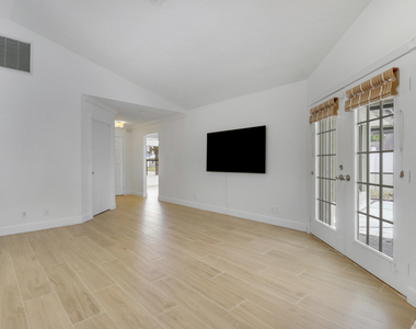 6208 Michael Street - Photo Thumbnail 6