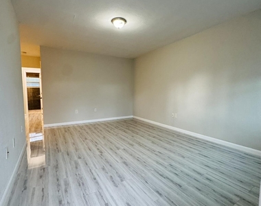 935 8th Street - Photo Thumbnail 5
