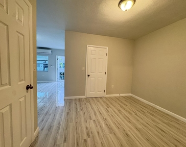 935 8th Street - Photo Thumbnail 27