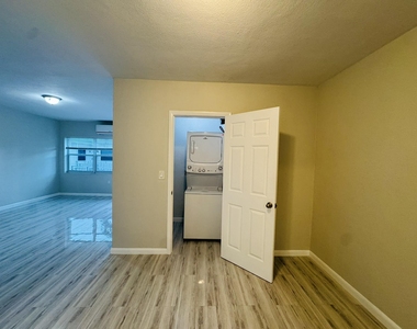 935 8th Street - Photo Thumbnail 11