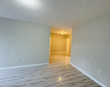 935 8th Street - Photo Thumbnail 9