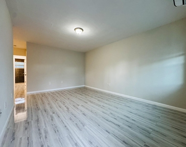 935 8th Street - Photo Thumbnail 6