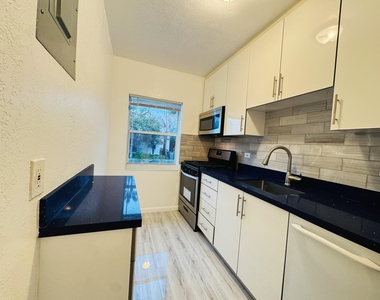 935 8th Street - Photo Thumbnail 2