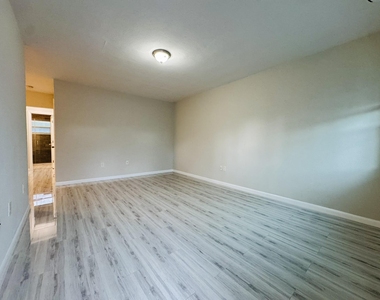 935 8th Street - Photo Thumbnail 1