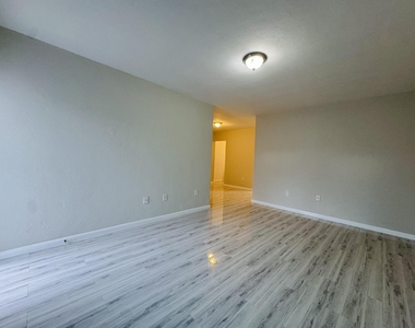 935 8th Street - Photo Thumbnail 7