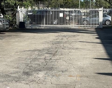 4265 Nw Tamiami Canal Dr - Photo Thumbnail 3