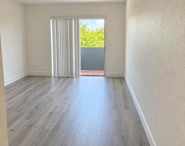4265 Nw Tamiami Canal Dr - Photo Thumbnail 7
