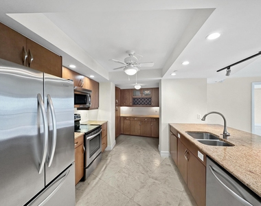 3000 N Ocean Drive - Photo Thumbnail 4