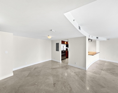 3000 N Ocean Drive - Photo Thumbnail 6