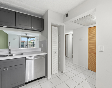 10501 W Broward Boulevard - Photo Thumbnail 9