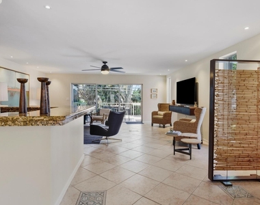 1172 Hillsboro Mile - Photo Thumbnail 14
