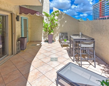 1172 Hillsboro Mile - Photo Thumbnail 5