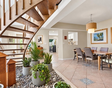 1172 Hillsboro Mile - Photo Thumbnail 10