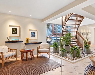 1172 Hillsboro Mile - Photo Thumbnail 12