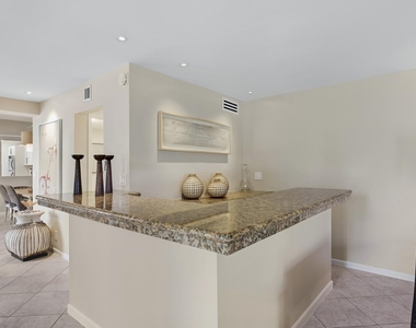 1172 Hillsboro Mile - Photo Thumbnail 19