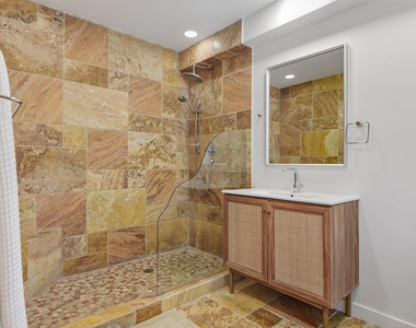 1172 Hillsboro Mile - Photo Thumbnail 34