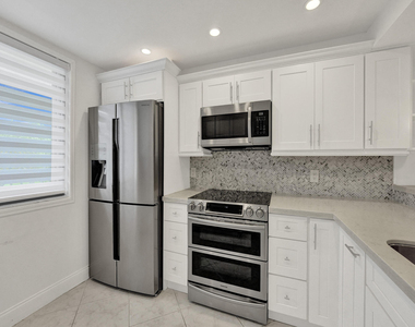 6169 Balboa Circle - Photo Thumbnail 1