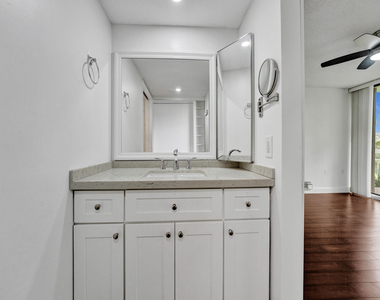 6169 Balboa Circle - Photo Thumbnail 18