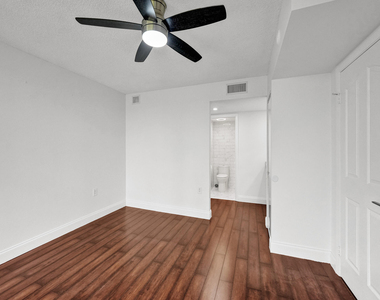 6169 Balboa Circle - Photo Thumbnail 17