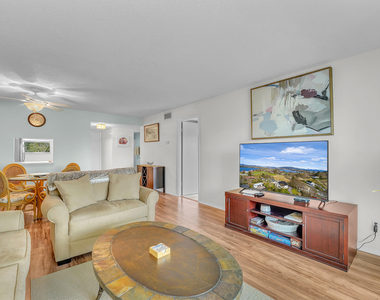 210 Lake Evelyn Drive - Photo Thumbnail 5