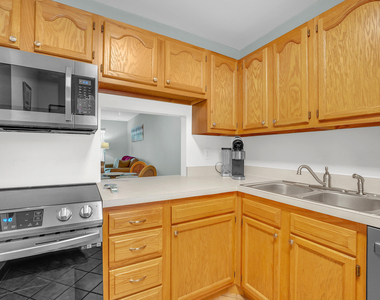 210 Lake Evelyn Drive - Photo Thumbnail 13