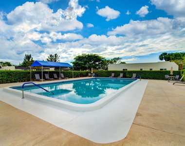 210 Lake Evelyn Drive - Photo Thumbnail 29