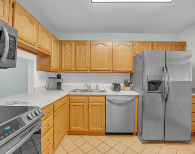 210 Lake Evelyn Drive - Photo Thumbnail 11