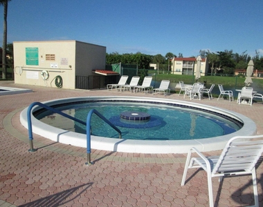 210 Lake Evelyn Drive - Photo Thumbnail 32