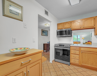 210 Lake Evelyn Drive - Photo Thumbnail 12