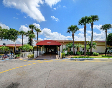 210 Lake Evelyn Drive - Photo Thumbnail 24