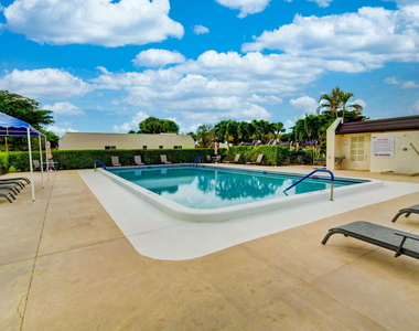210 Lake Evelyn Drive - Photo Thumbnail 30