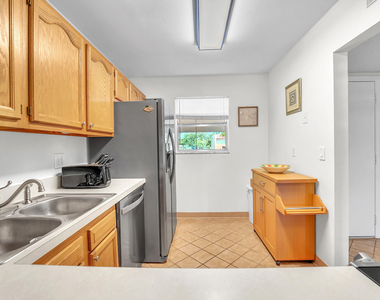 210 Lake Evelyn Drive - Photo Thumbnail 14