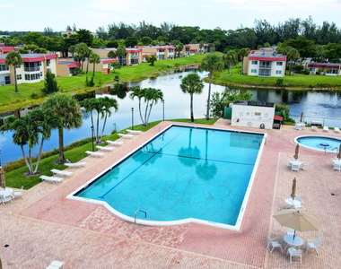 210 Lake Evelyn Drive - Photo Thumbnail 27