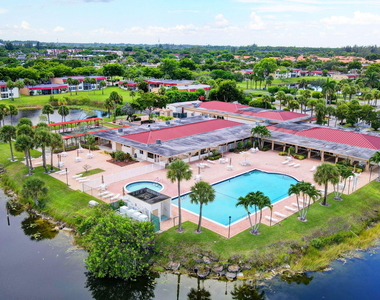 210 Lake Evelyn Drive - Photo Thumbnail 45