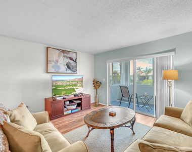 210 Lake Evelyn Drive - Photo Thumbnail 6