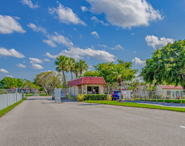 210 Lake Evelyn Drive - Photo Thumbnail 23