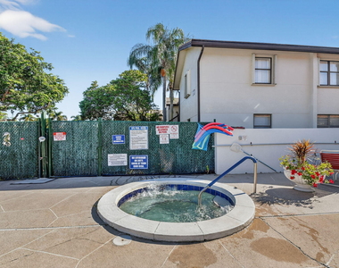 7665 Tahiti Lane - Photo Thumbnail 38