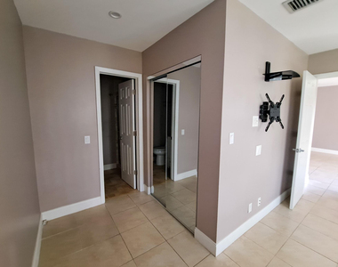 11441 Nw 39 Court - Photo Thumbnail 7