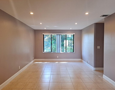 11441 Nw 39 Court - Photo Thumbnail 4