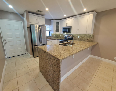 11441 Nw 39 Court - Photo Thumbnail 2
