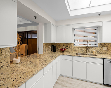 11370 Twelve Oaks Way - Photo Thumbnail 9