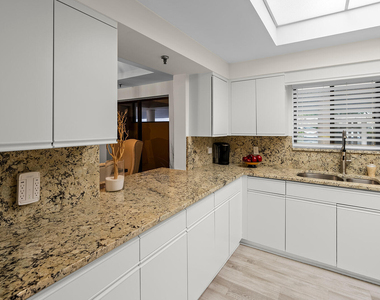11370 Twelve Oaks Way - Photo Thumbnail 14