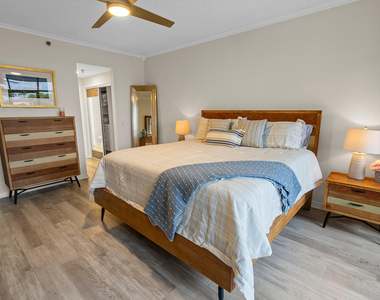 11370 Twelve Oaks Way - Photo Thumbnail 17