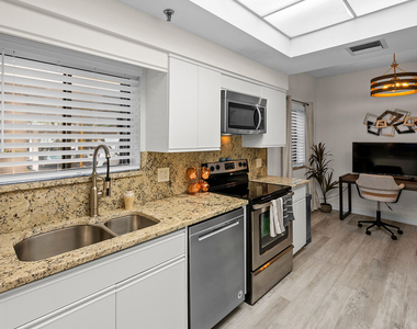 11370 Twelve Oaks Way - Photo Thumbnail 10