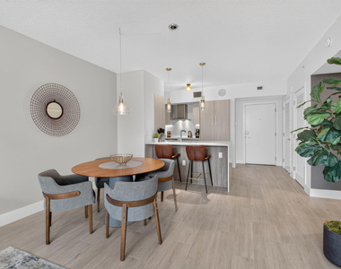 111 Se 1st Avenue - Photo Thumbnail 2