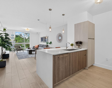 111 Se 1st Avenue - Photo Thumbnail 3
