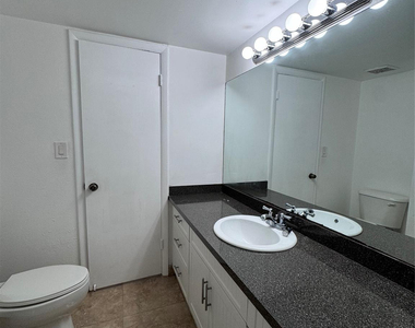 4205 N University Drive - Photo Thumbnail 14