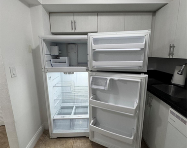 4205 N University Drive - Photo Thumbnail 7